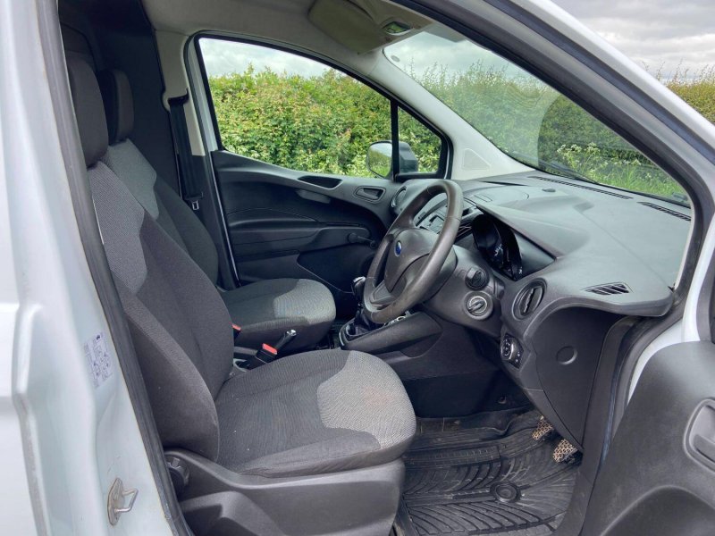 FORD TRANSIT COURIER