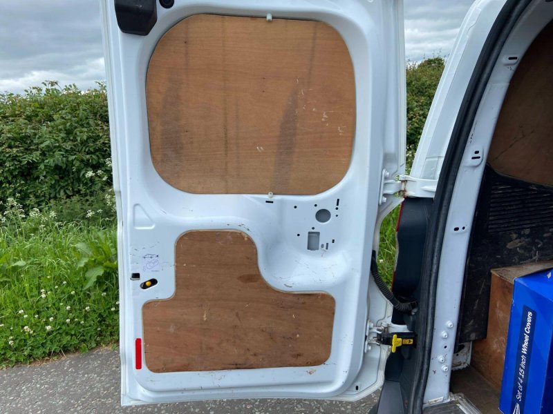 FORD TRANSIT COURIER