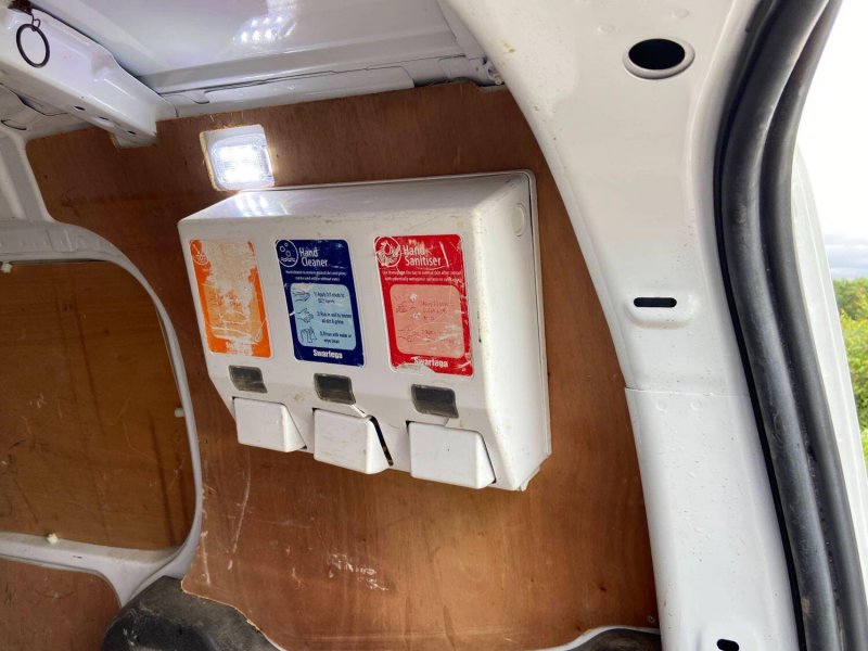 FORD TRANSIT COURIER
