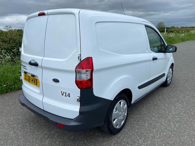 FORD TRANSIT COURIER