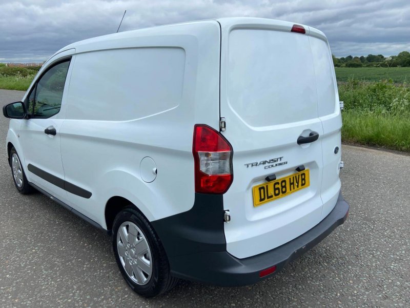 FORD TRANSIT COURIER