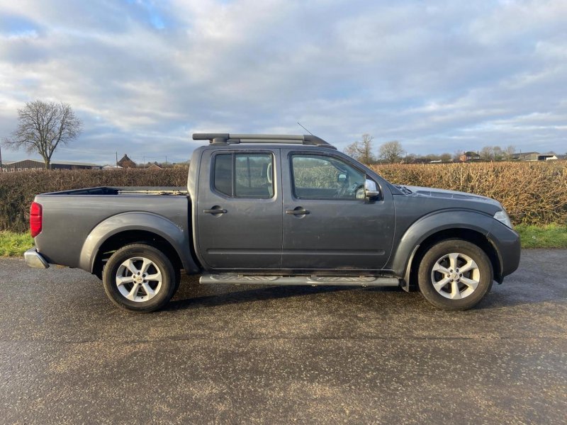 NISSAN NAVARA