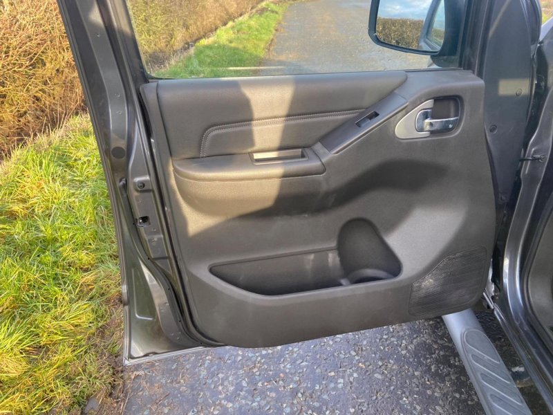 NISSAN NAVARA
