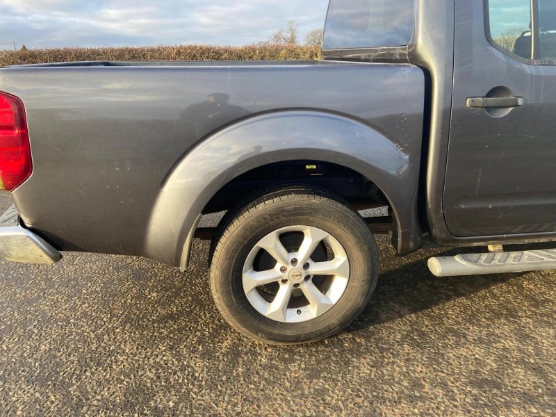 NISSAN NAVARA