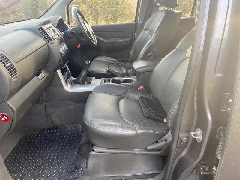 NISSAN NAVARA