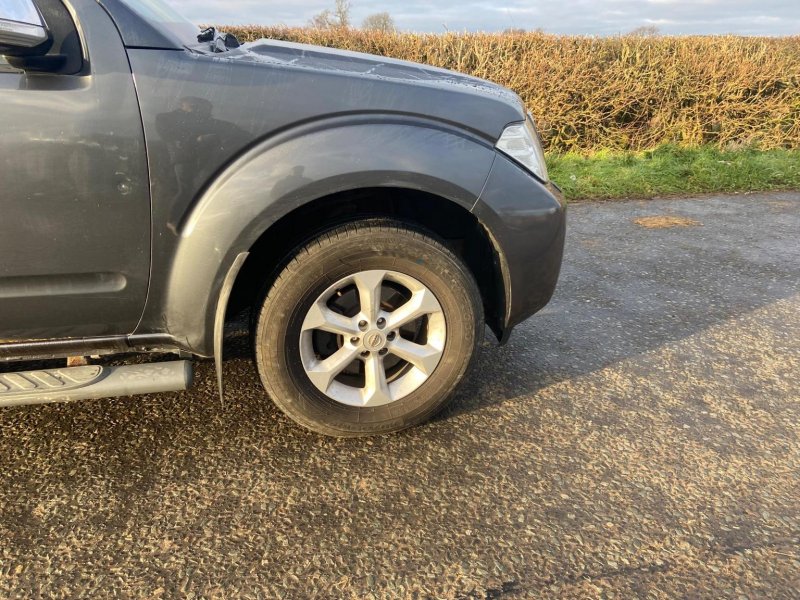 NISSAN NAVARA