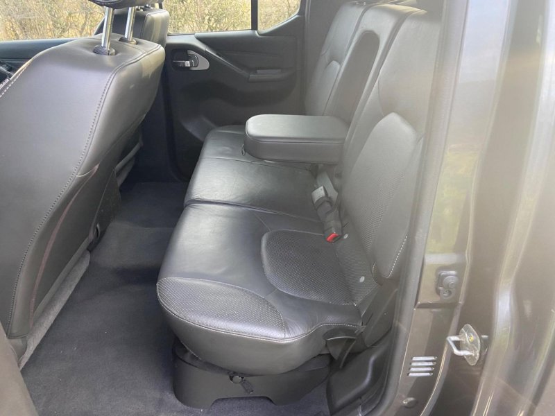 NISSAN NAVARA