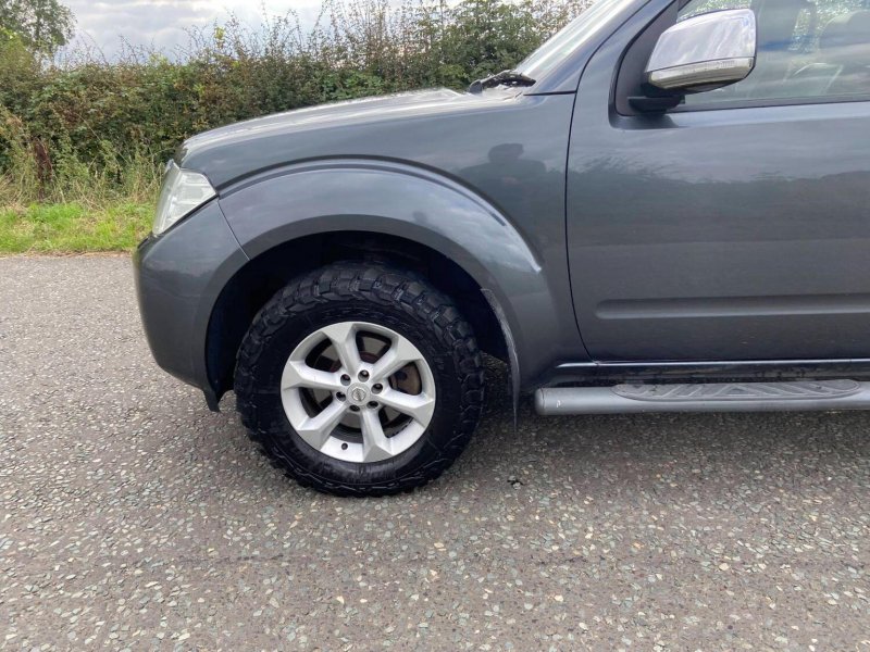 NISSAN NAVARA