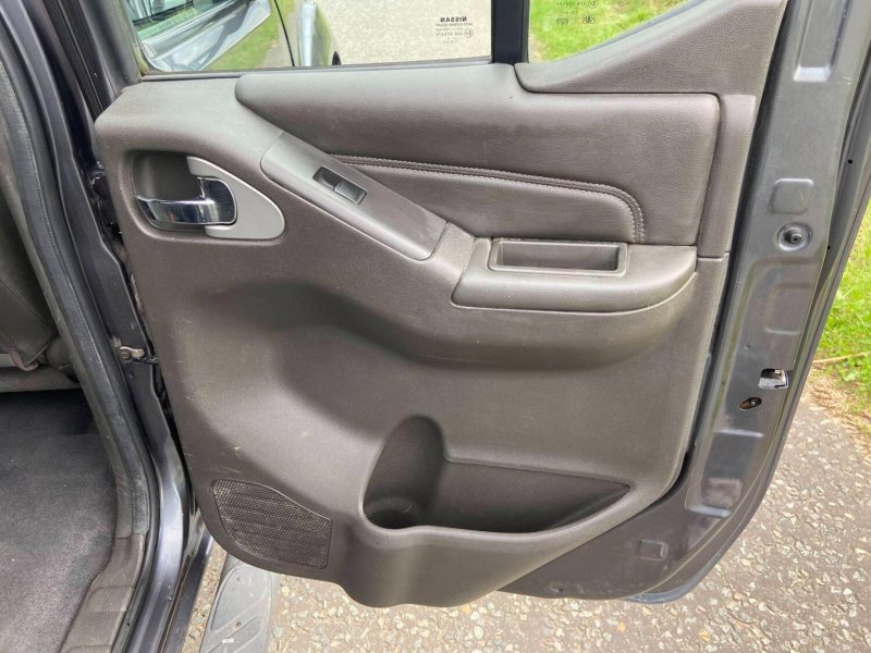 NISSAN NAVARA
