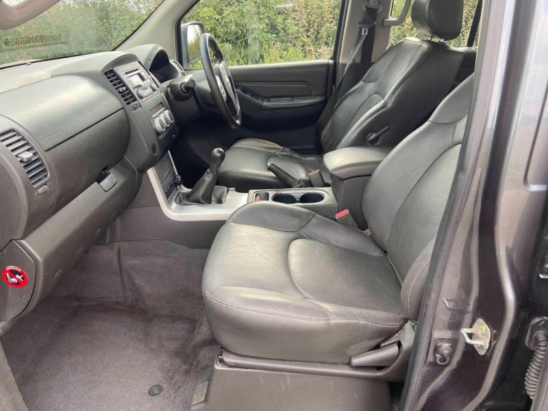 NISSAN NAVARA