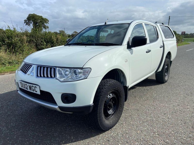 MITSUBISHI L200