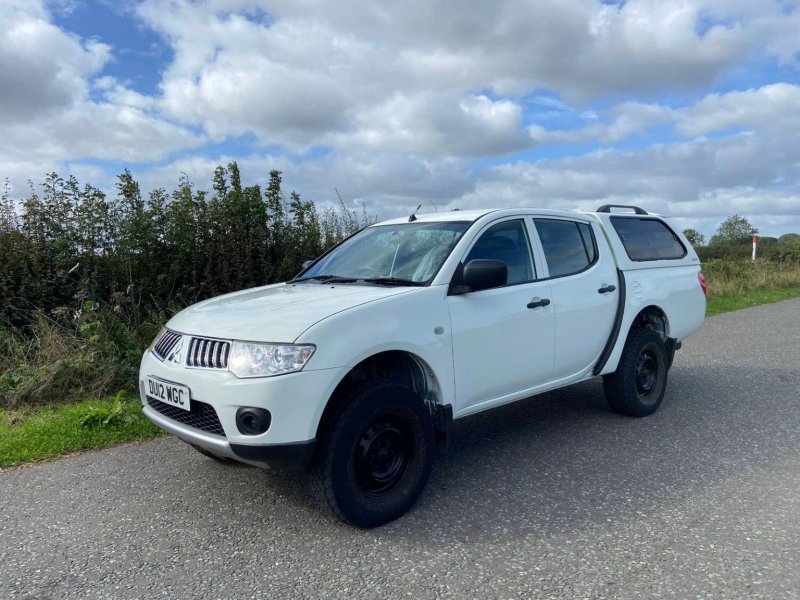 MITSUBISHI L200
