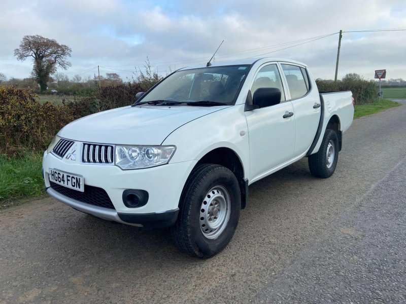 MITSUBISHI L200