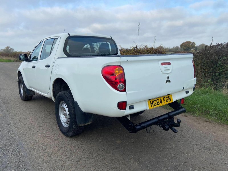 MITSUBISHI L200