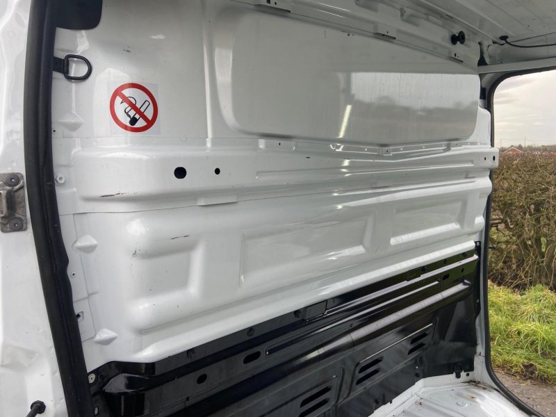 VAUXHALL VIVARO