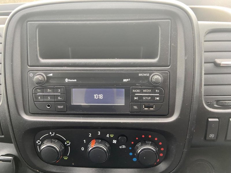 VAUXHALL VIVARO