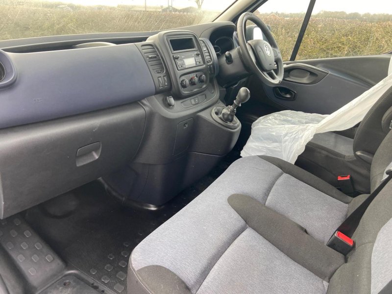 VAUXHALL VIVARO