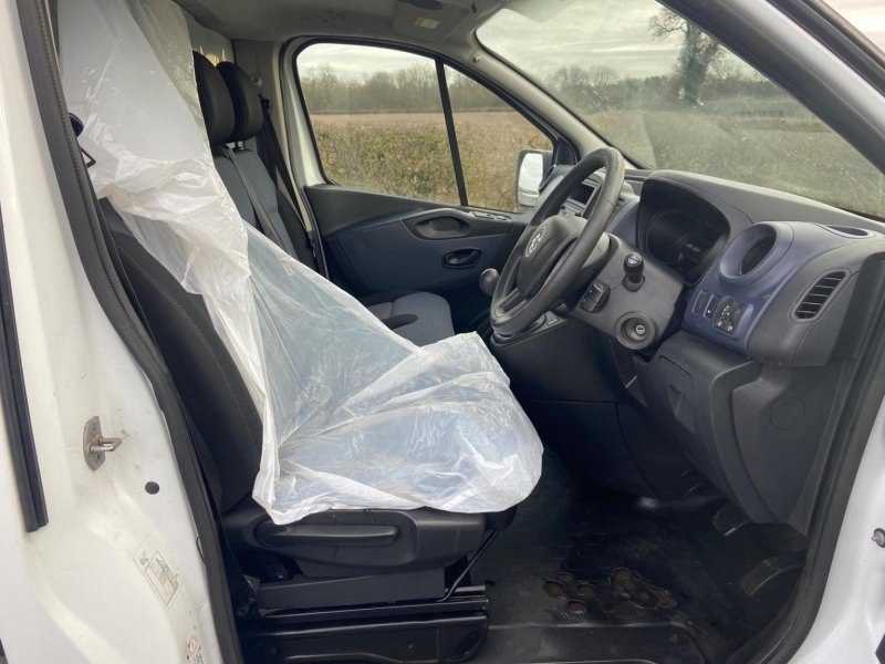 VAUXHALL VIVARO