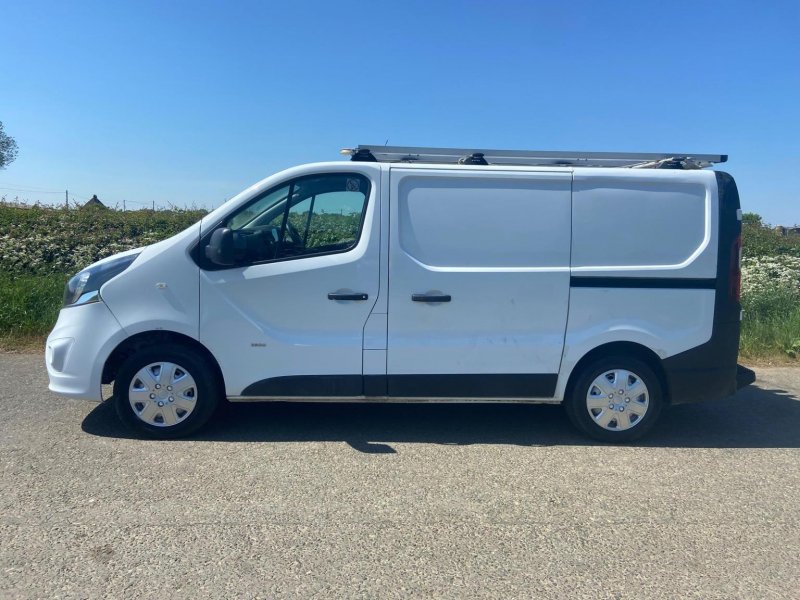 VAUXHALL VIVARO