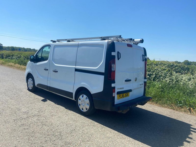 VAUXHALL VIVARO