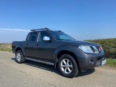 NISSAN NAVARA 2.5 dCi Tekna 4WD Euro 5 4dr