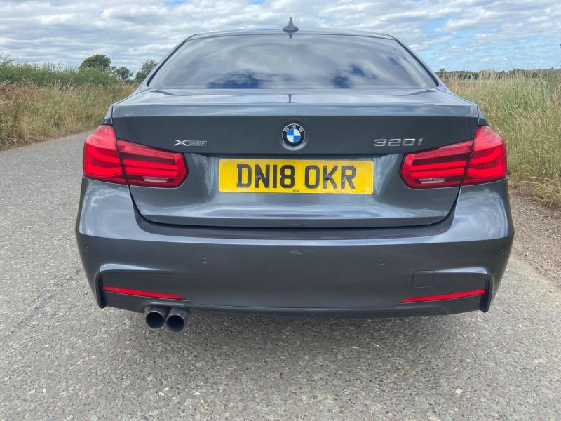 BMW 3 SERIES