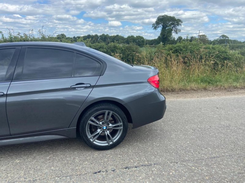 BMW 3 SERIES