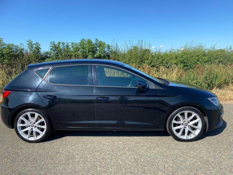 SEAT LEON